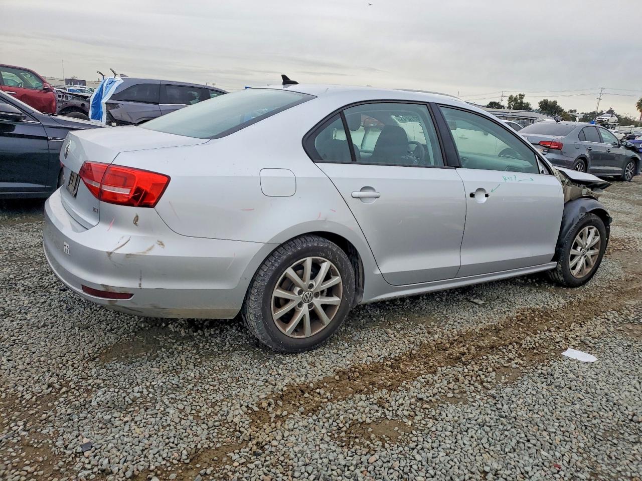 2015 VOLKSWAGEN JETTA SE photo 3