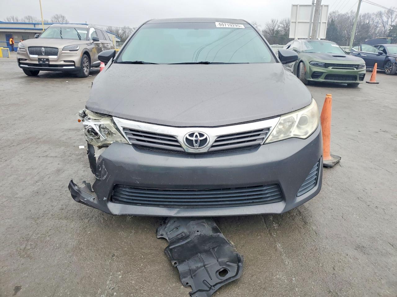 2014 TOYOTA CAMRY L photo 5