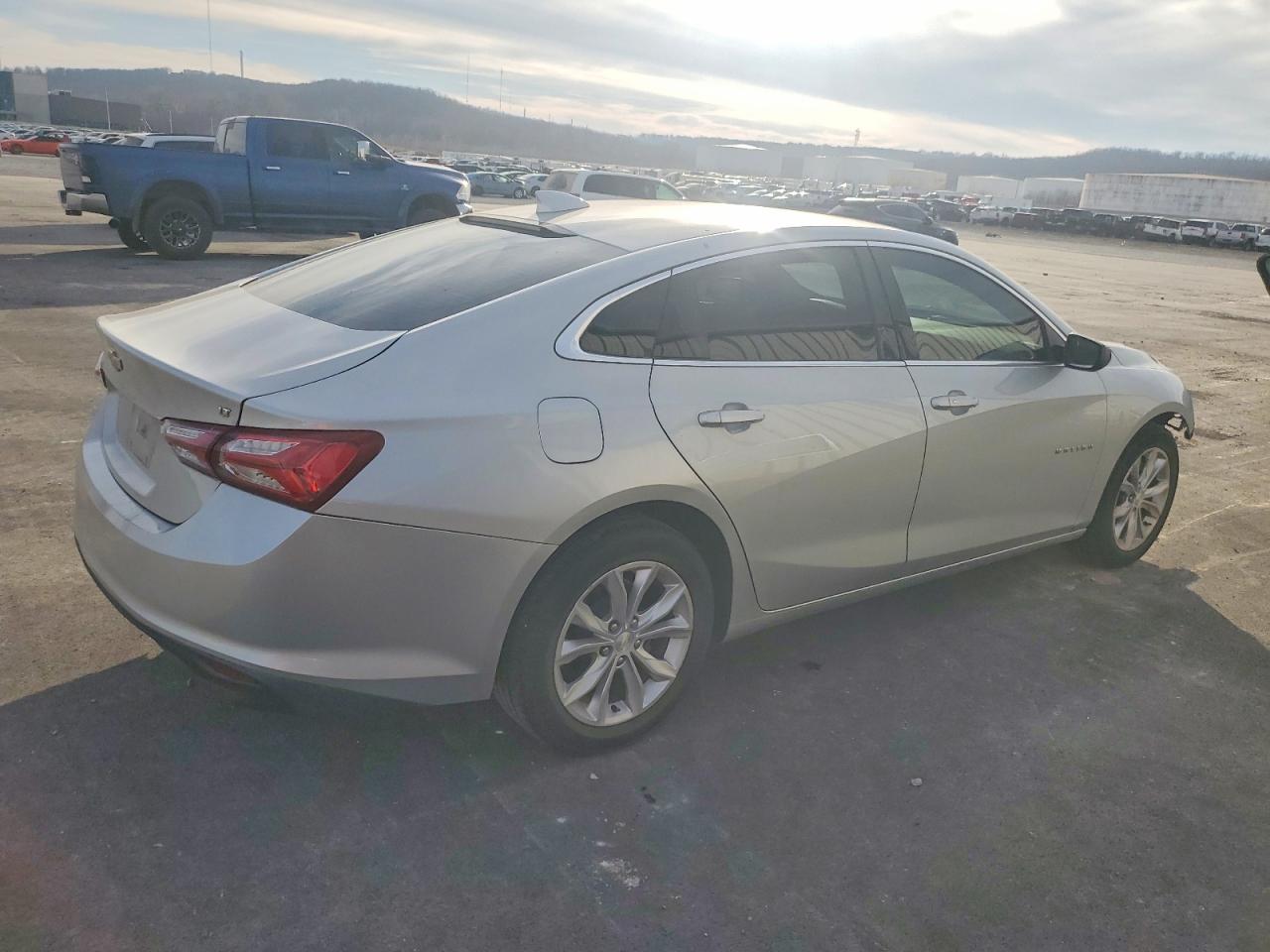 2020 CHEVROLET MALIBU LT photo 3