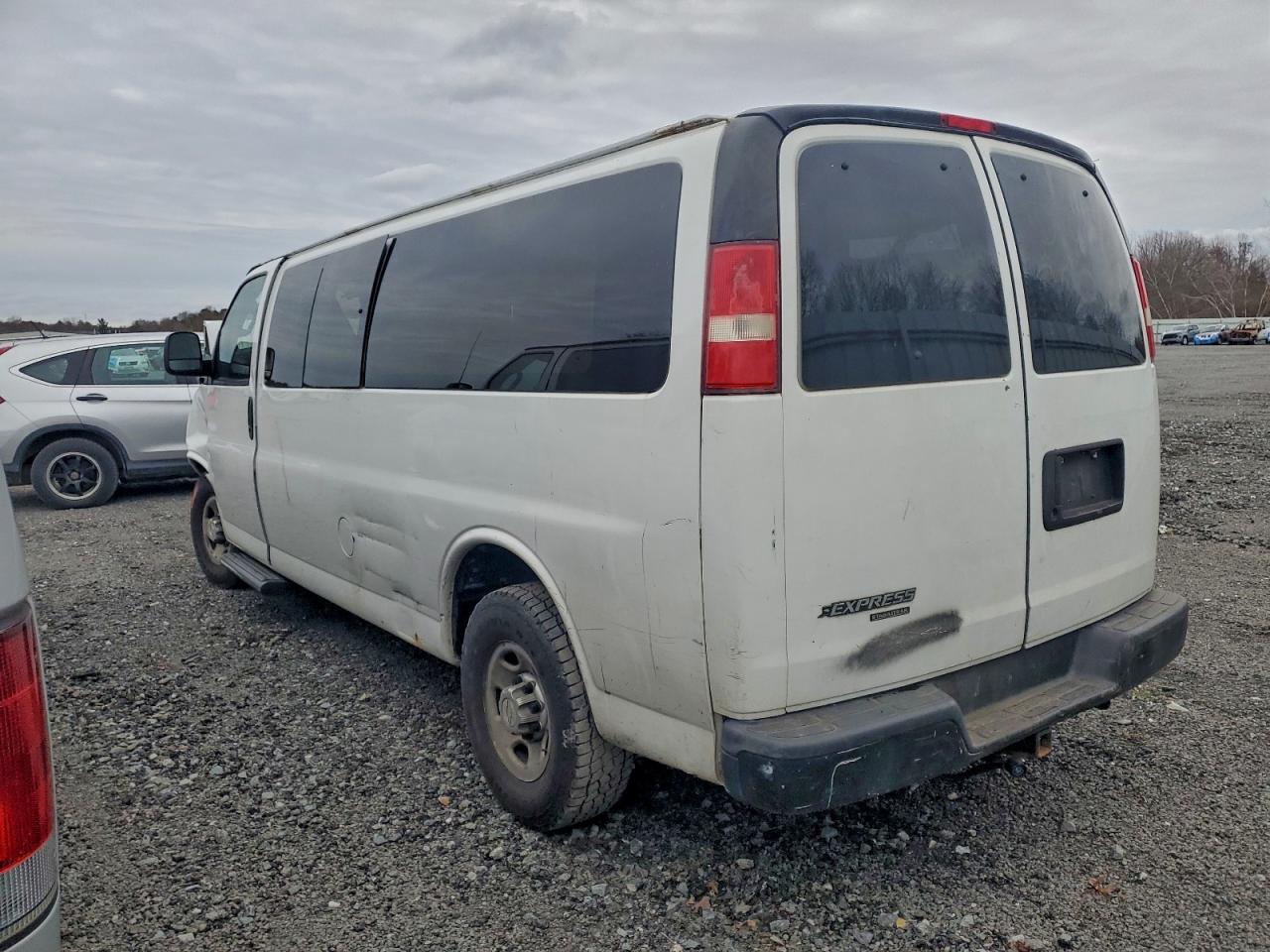 2016 CHEVROLET EXPRESS G3500 LS photo 2