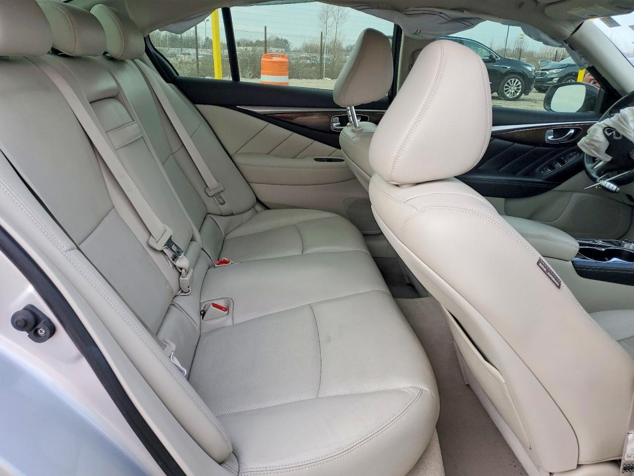 2015 INFINITI Q50 BASE photo 10