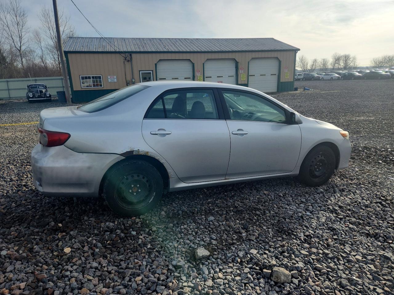 2013 TOYOTA COROLLA BASE photo 3