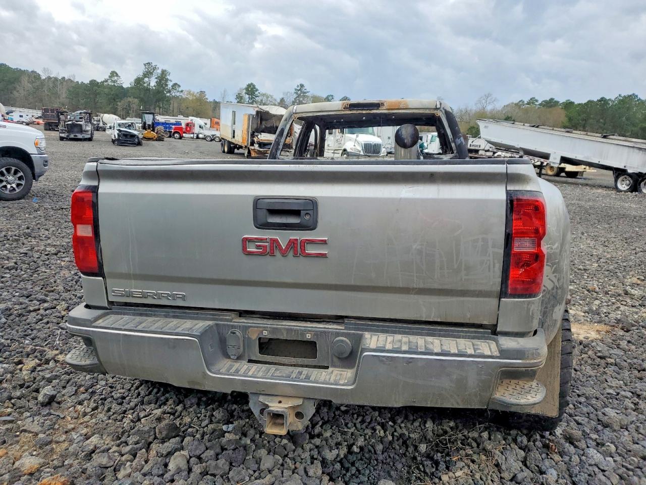 2015 GMC SIERRA K3500 SLE photo 10