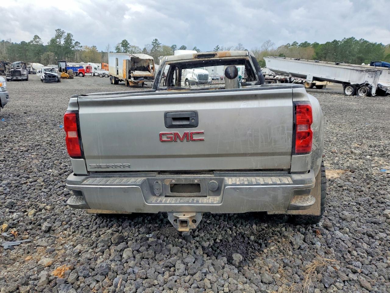 2015 GMC SIERRA K3500 SLE photo 6