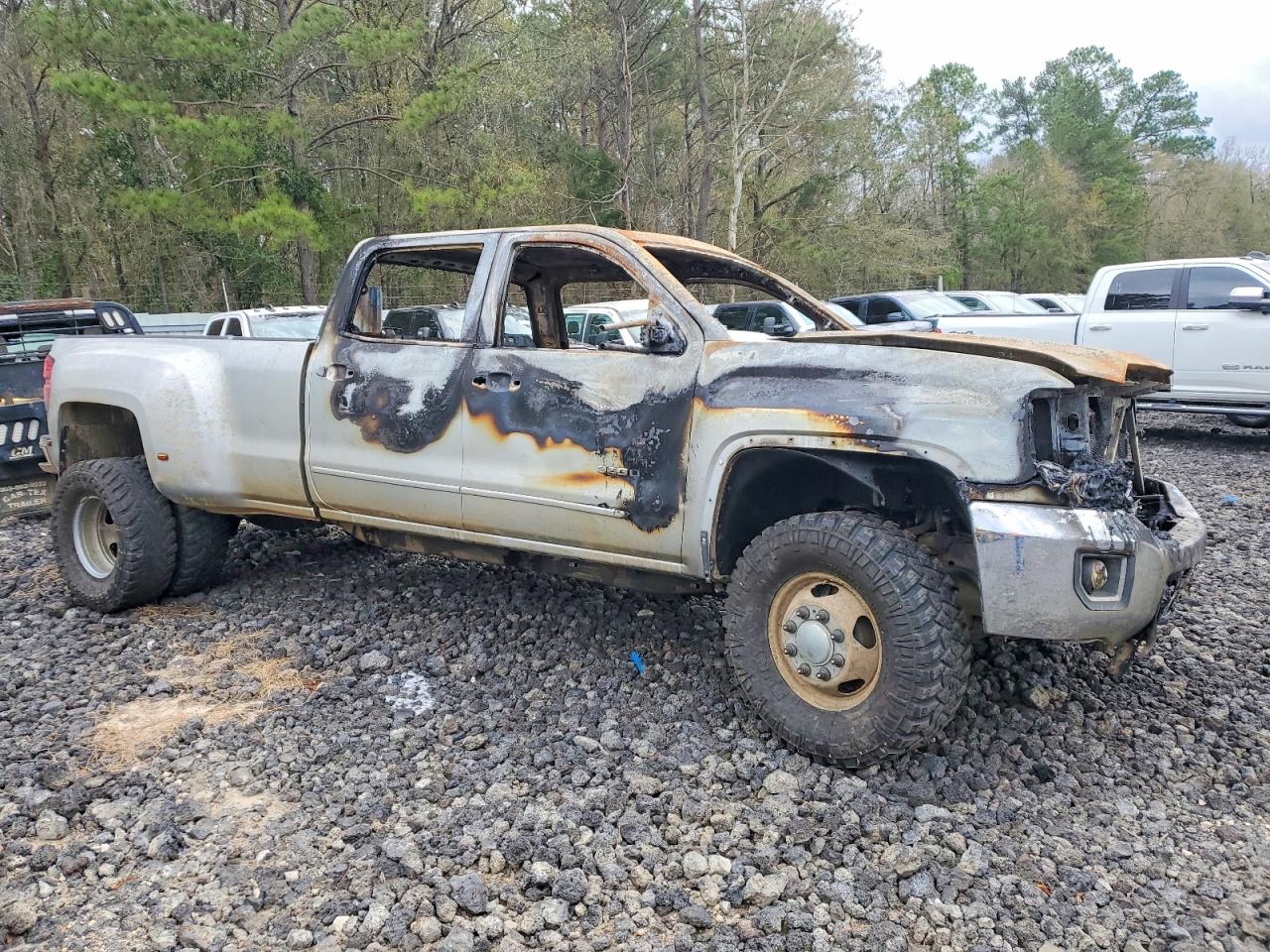2015 GMC SIERRA K3500 SLE photo 4