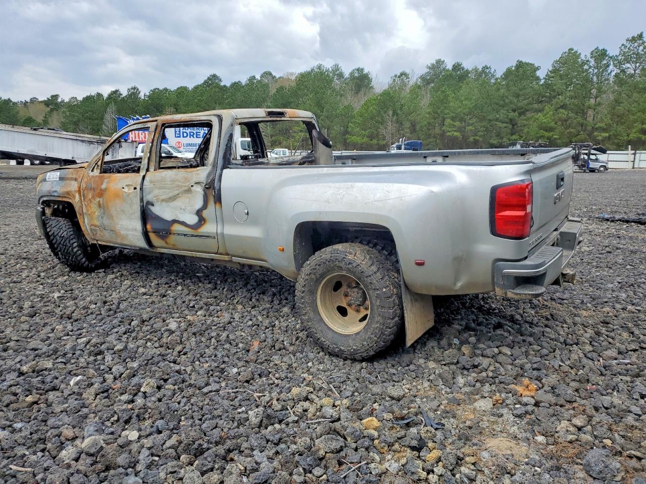 2015 GMC SIERRA K3500 SLE photo 2