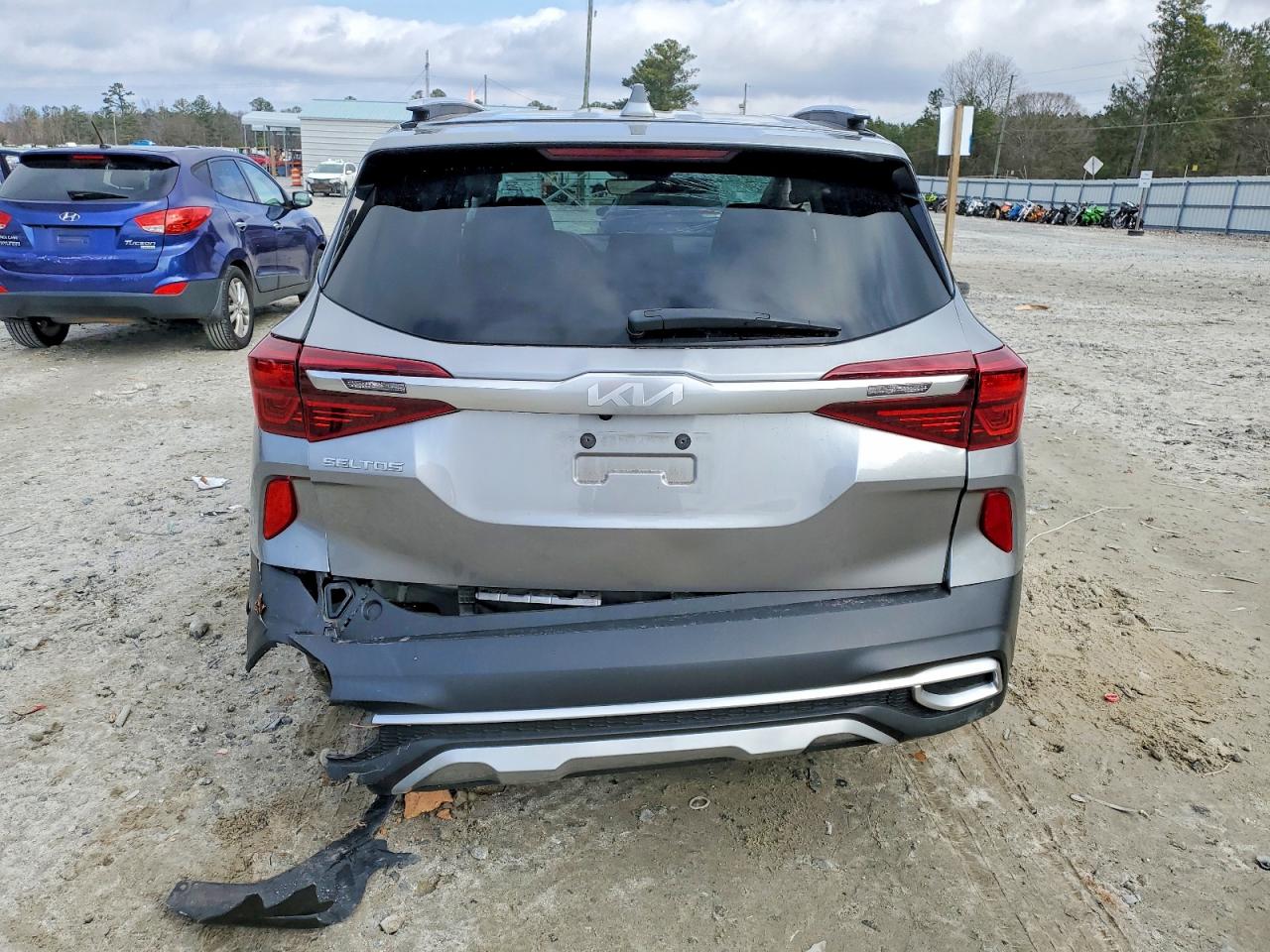 2023 KIA SELTOS S photo 6