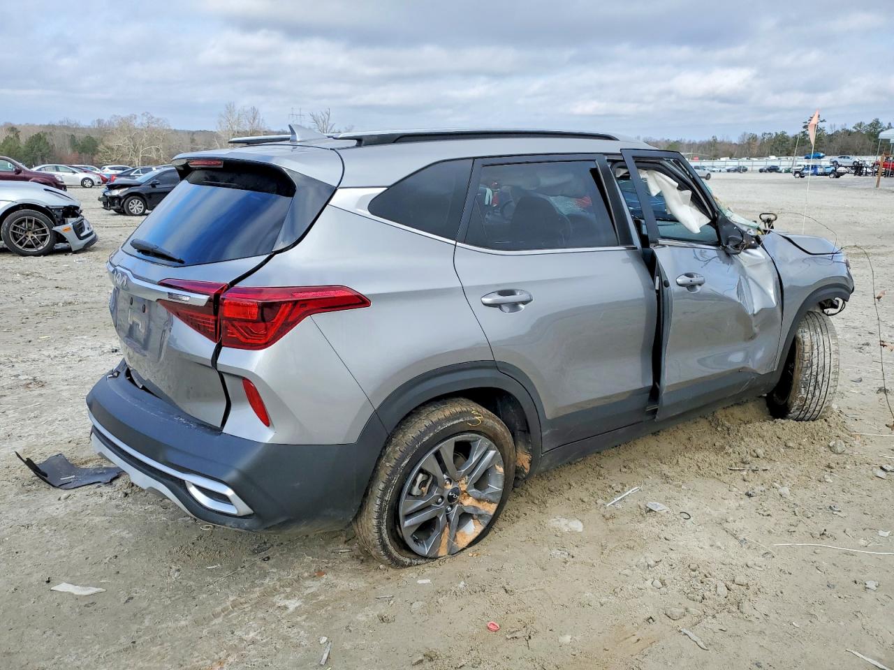 2023 KIA SELTOS S photo 3