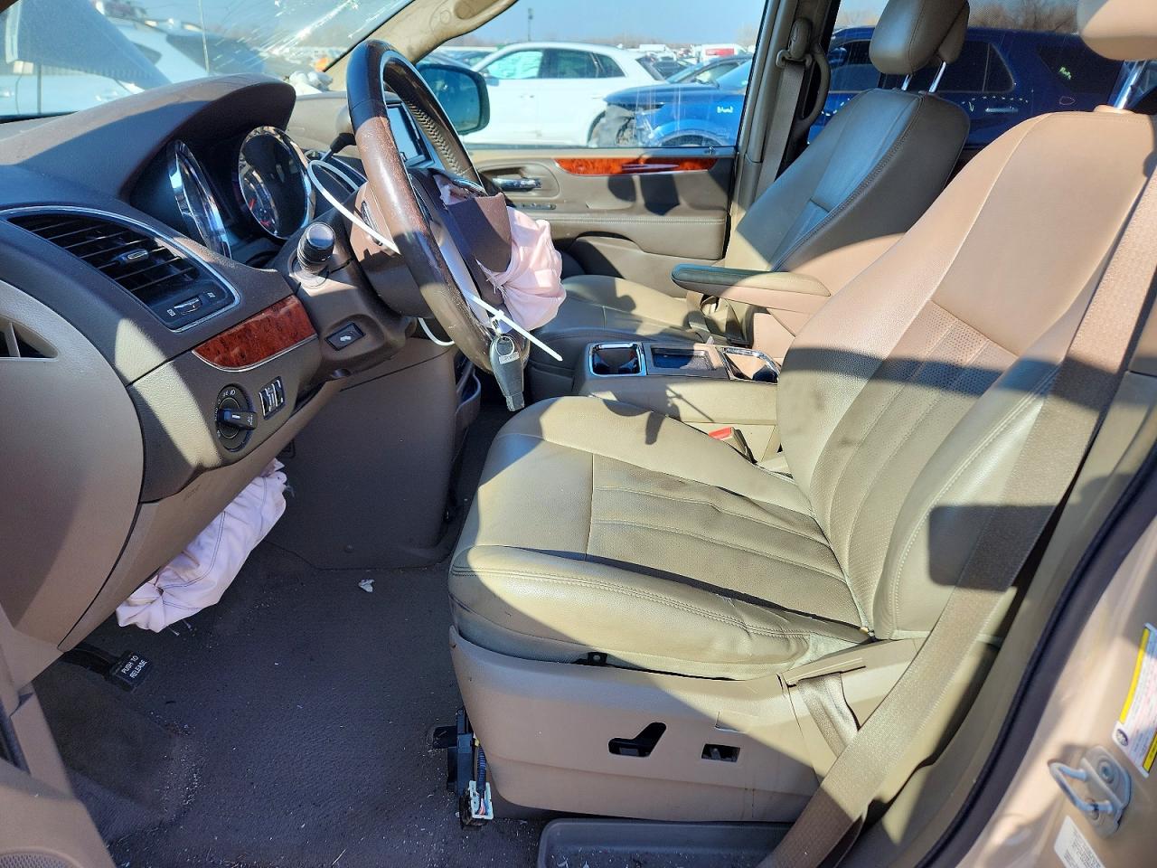 2013 CHRYSLER TOWN & COUNTRY TOURING L photo 7