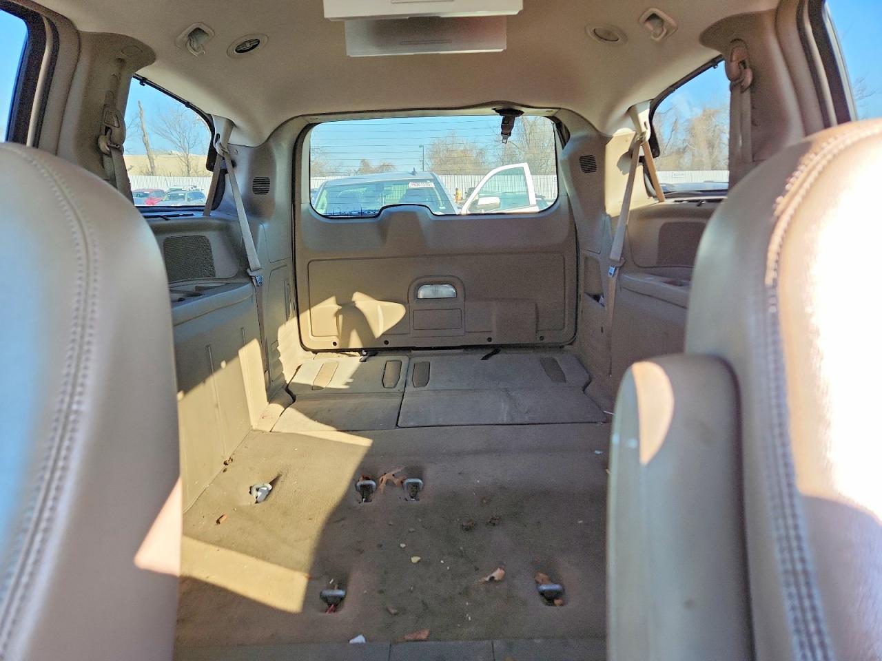 2013 CHRYSLER TOWN & COUNTRY TOURING L photo 10