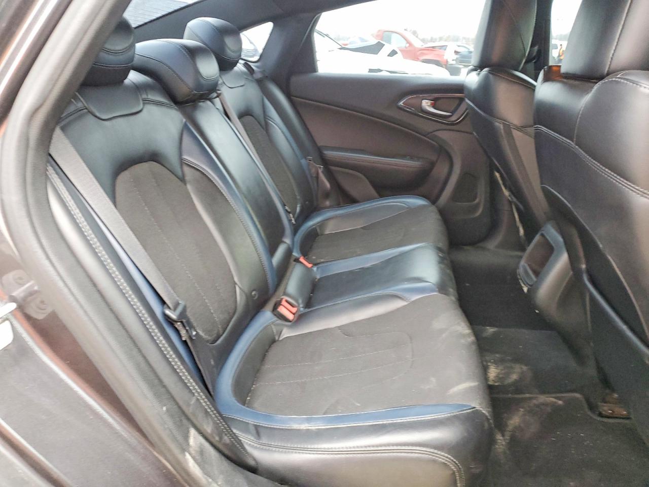 2015 CHRYSLER 200 S photo 10