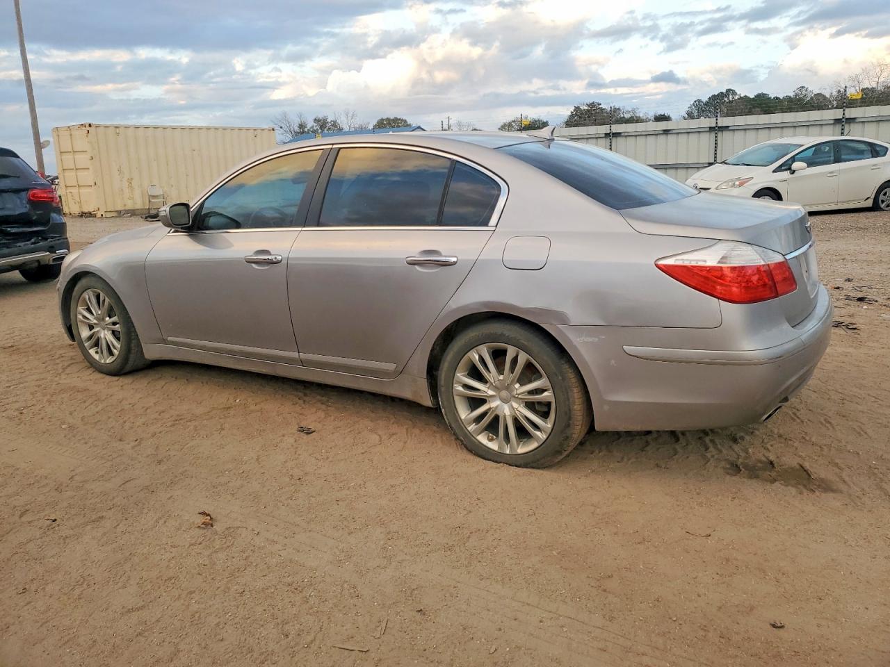 2011 HYUNDAI GENESIS 4.6L photo 2