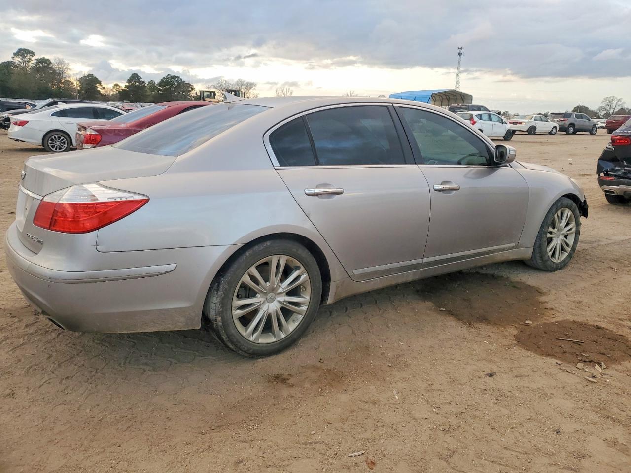 2011 HYUNDAI GENESIS 4.6L photo 3
