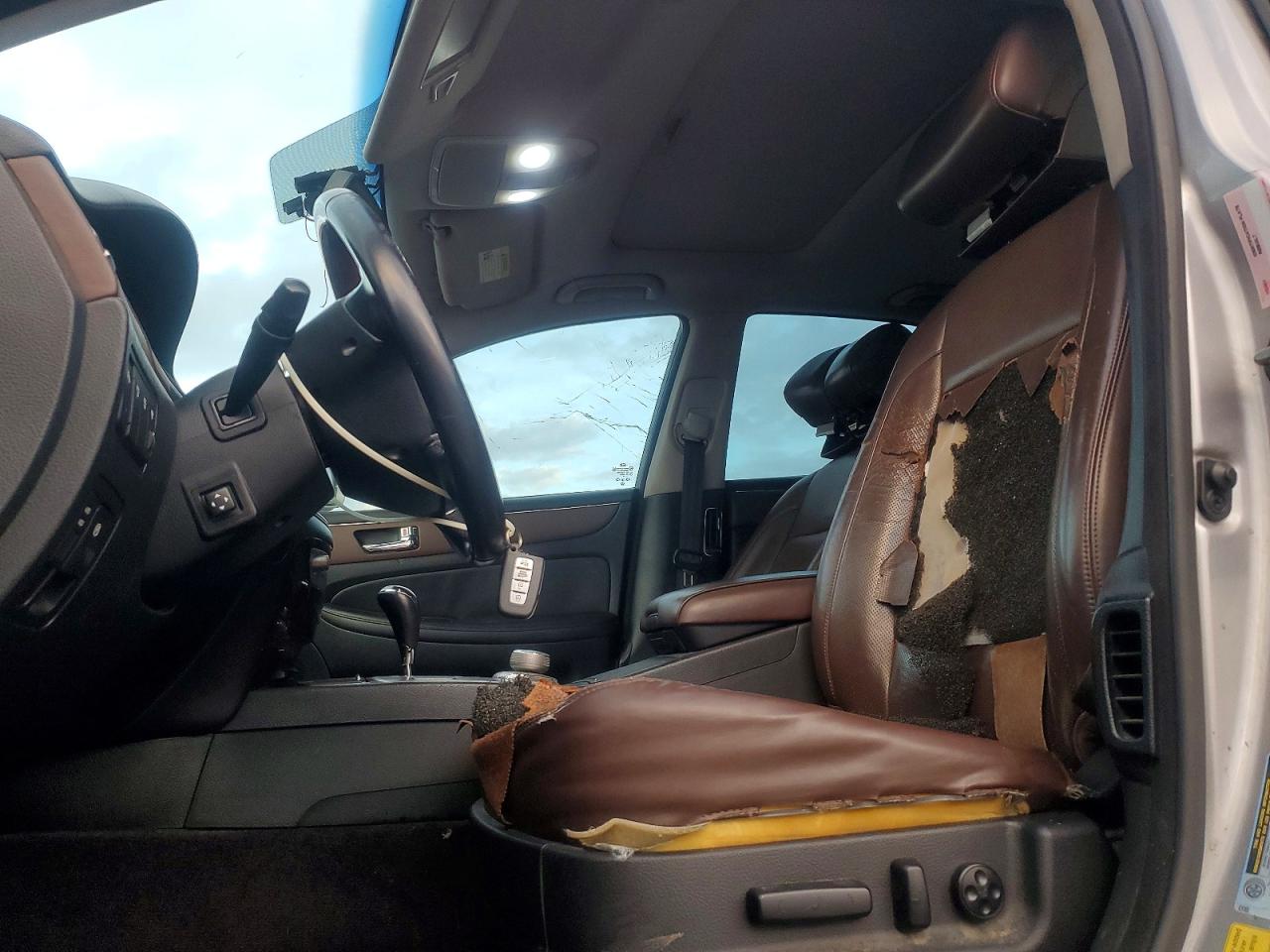 2011 HYUNDAI GENESIS 4.6L photo 7