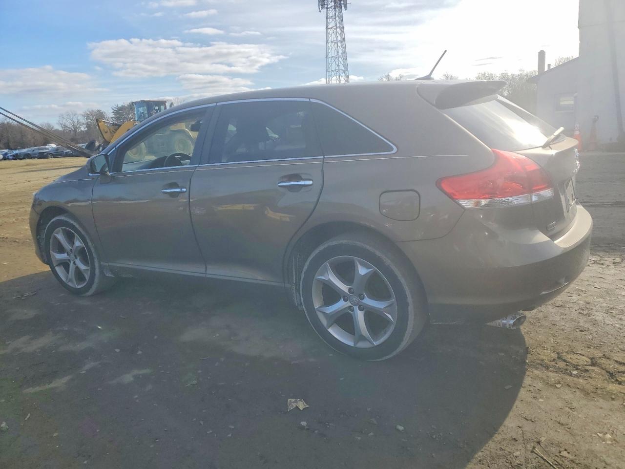 2009 TOYOTA VENZA photo 2
