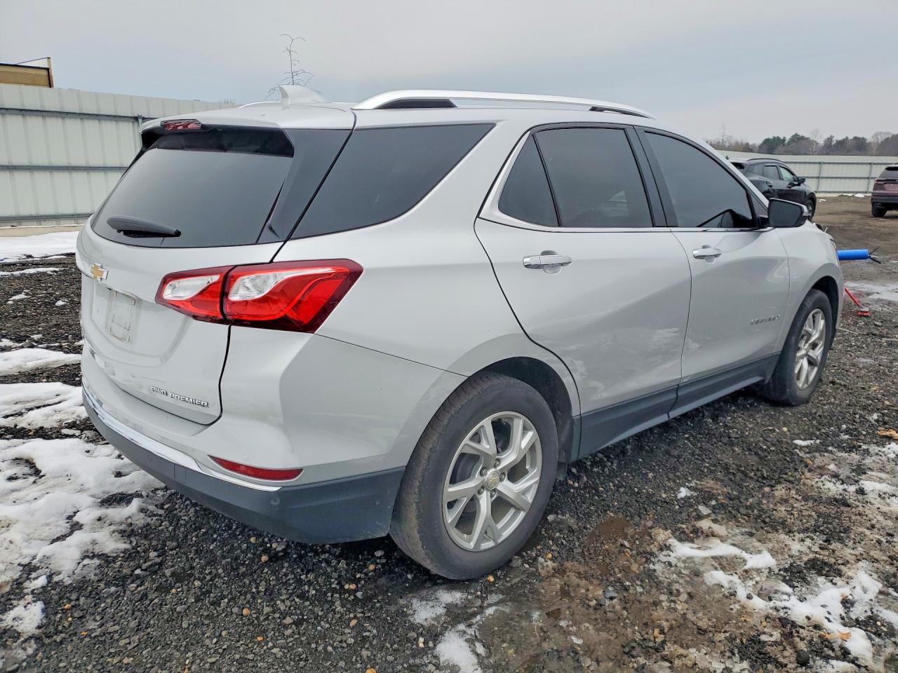 2021 CHEVROLET EQUINOX PREMIER photo 3