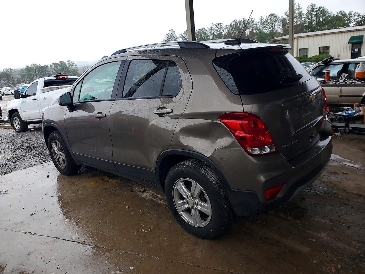 2021 CHEVROLET TRAX 1LT photo 2