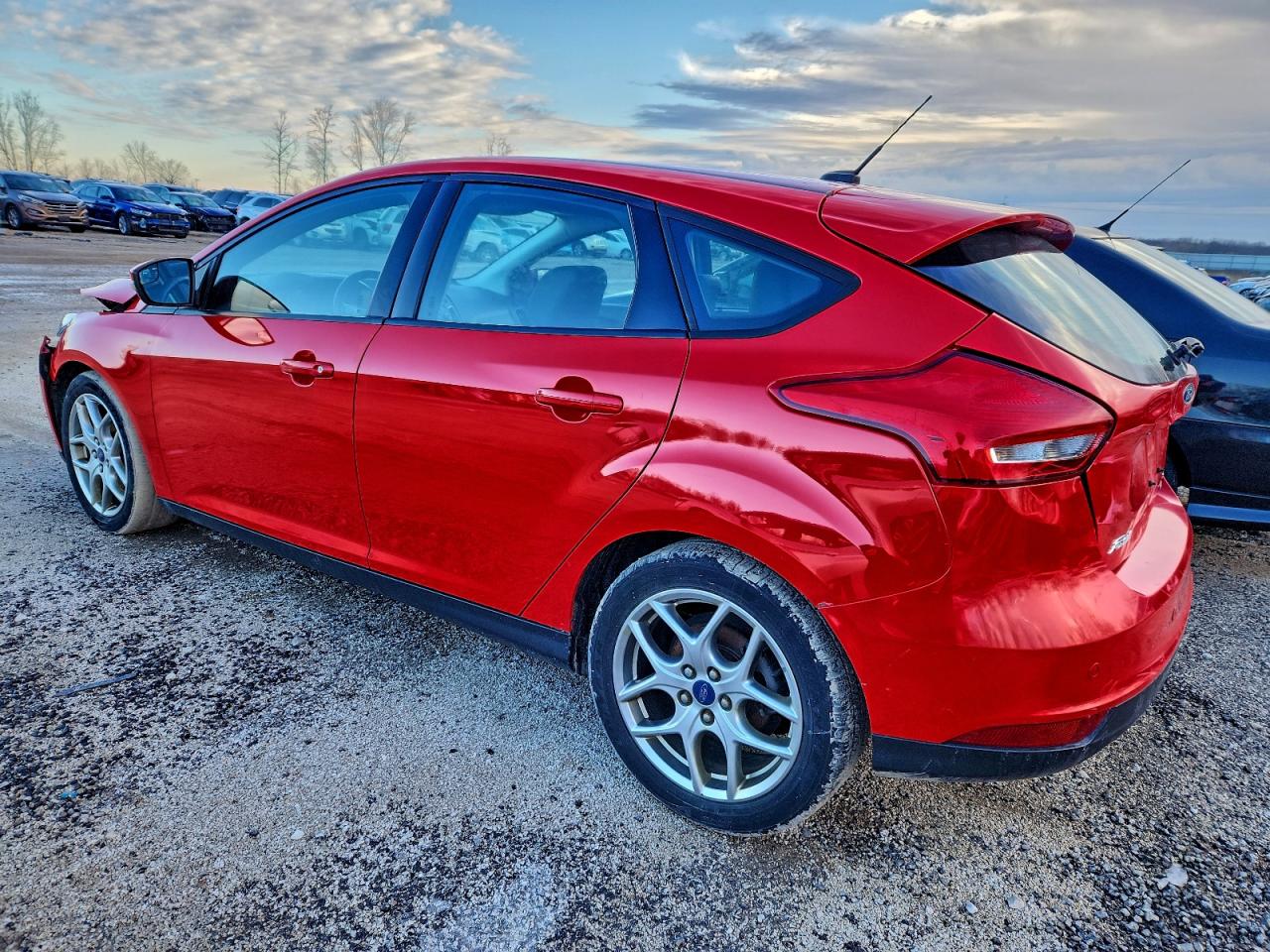 2015 FORD FOCUS SE photo 2