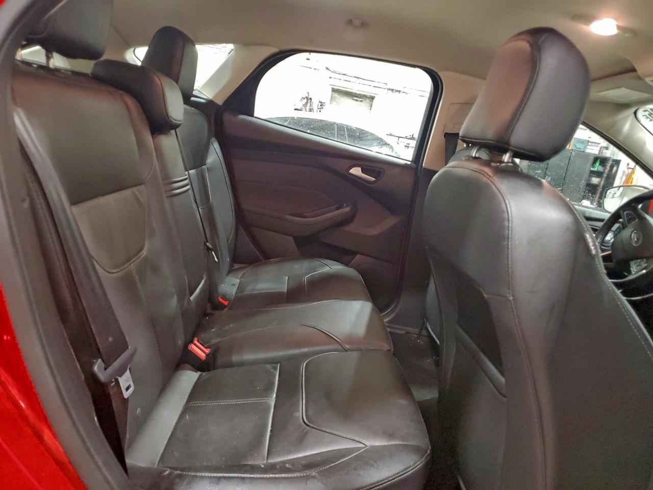 2015 FORD FOCUS SE photo 10