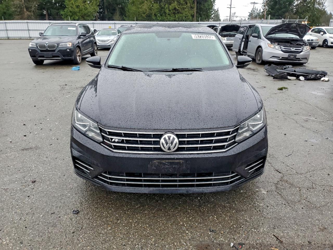 2017 VOLKSWAGEN PASSAT R-LINE photo 5
