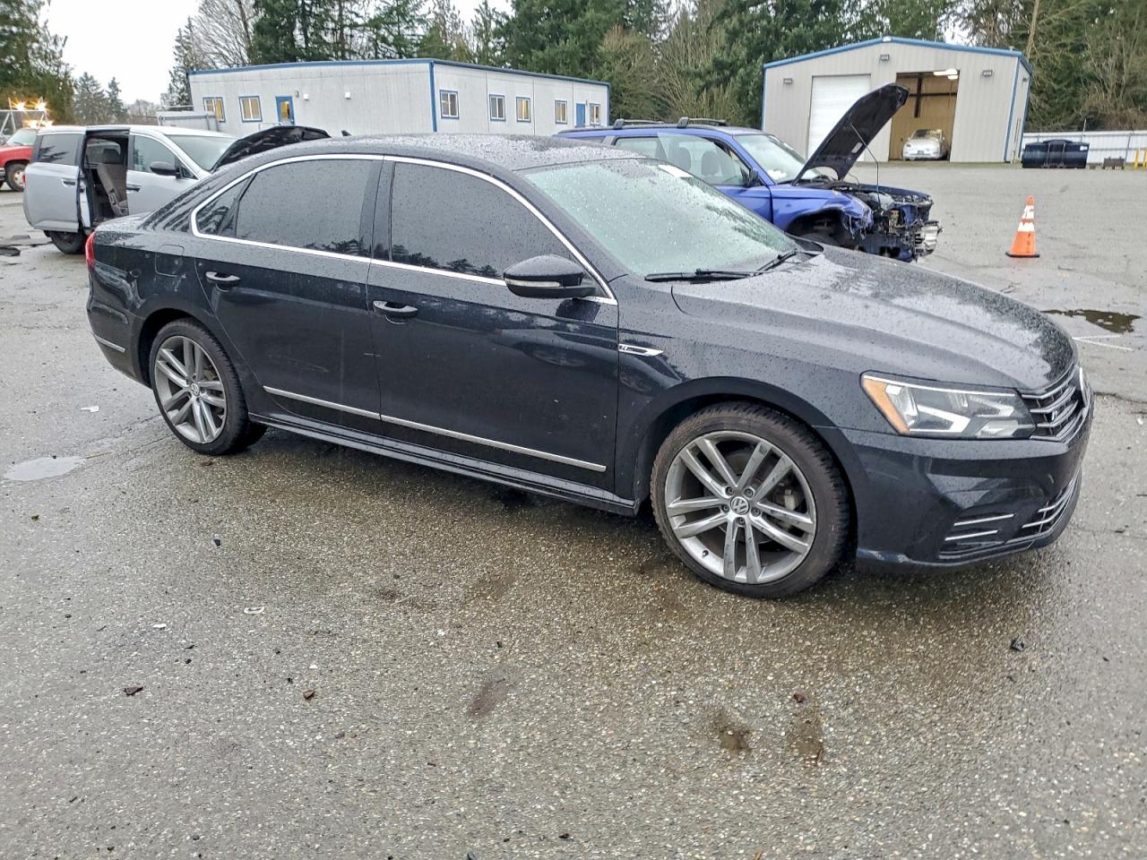 2017 VOLKSWAGEN PASSAT R-LINE photo 4