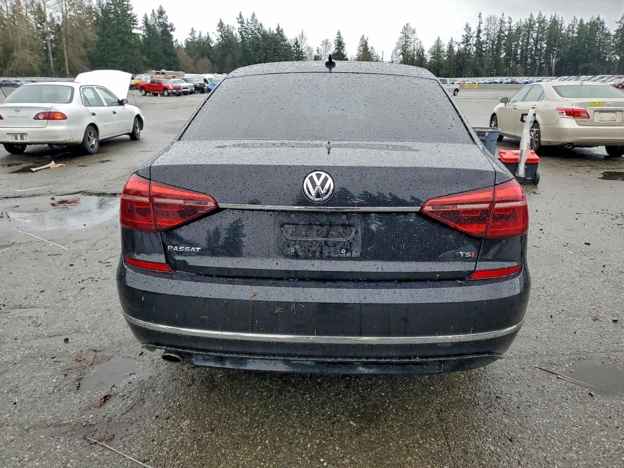 2017 VOLKSWAGEN PASSAT R-LINE photo 6