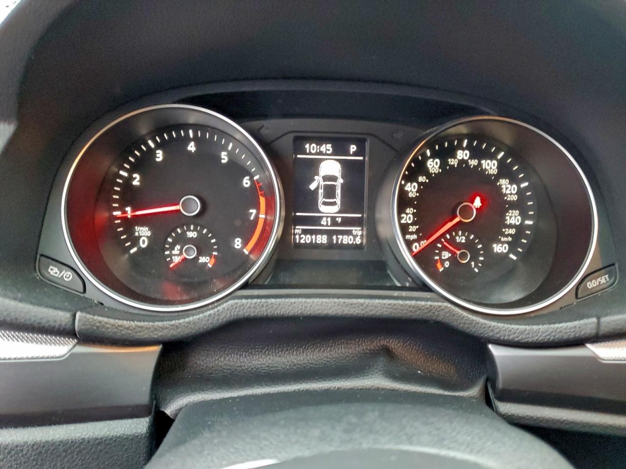 2017 VOLKSWAGEN PASSAT R-LINE photo 9
