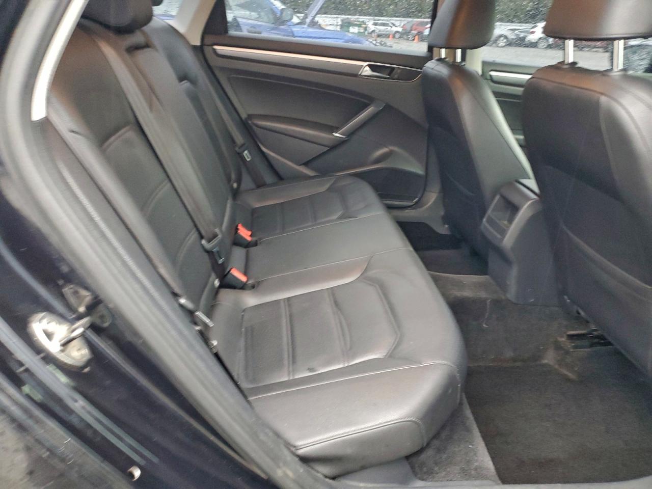 2017 VOLKSWAGEN PASSAT R-LINE photo 10