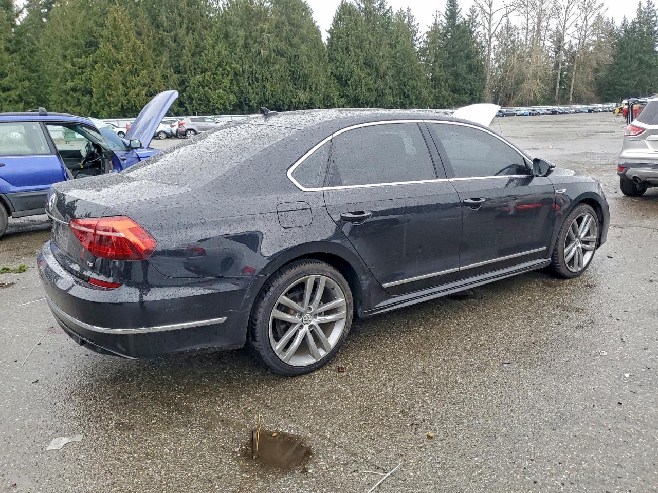 2017 VOLKSWAGEN PASSAT R-LINE photo 3