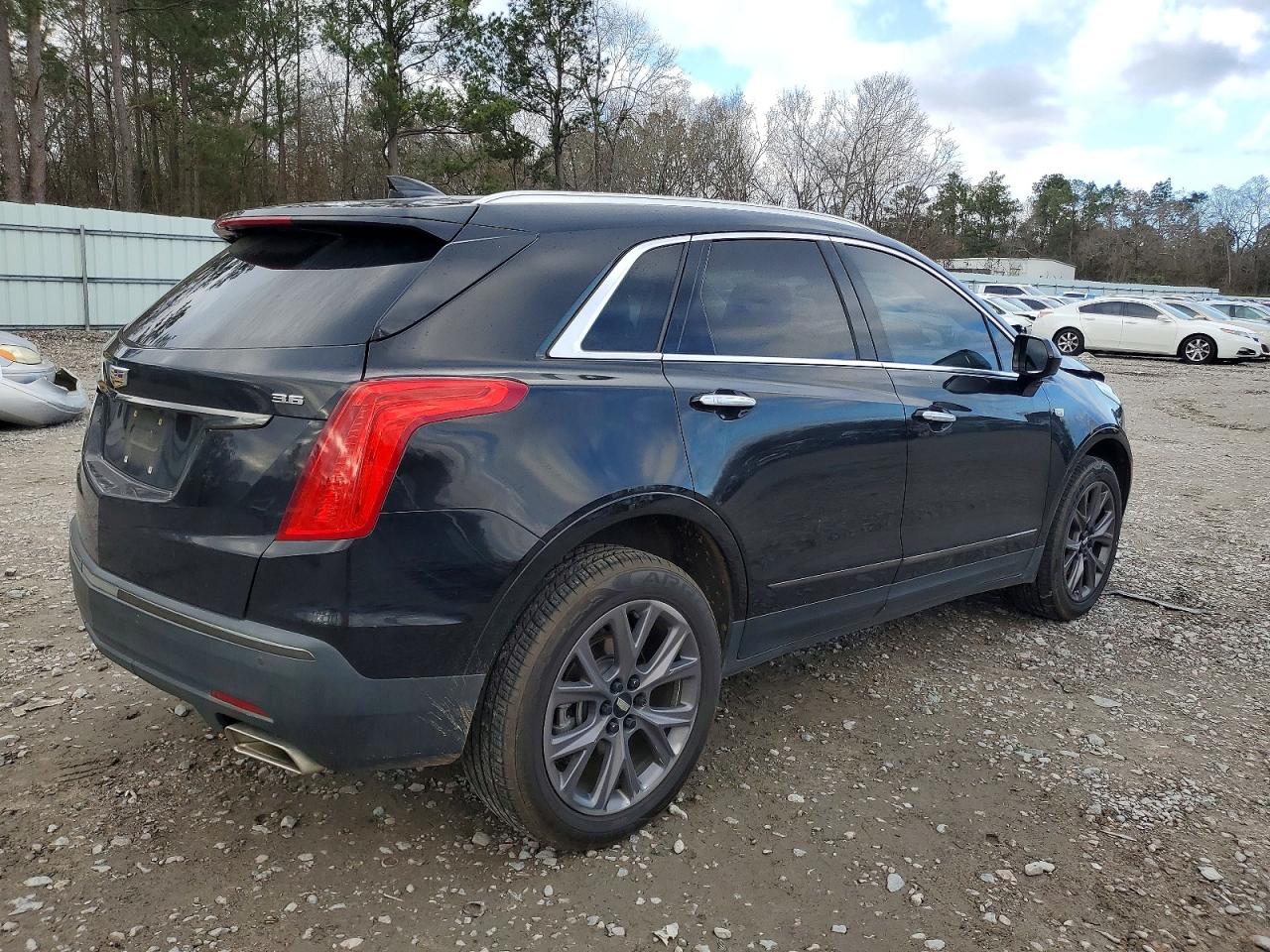 2019 CADILLAC XT5 LUXURY photo 3