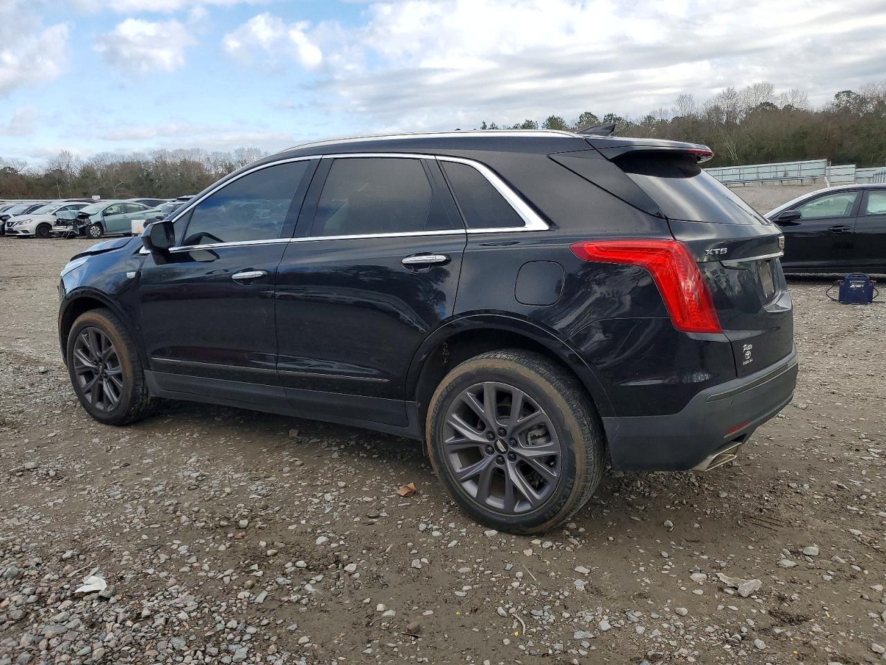 2019 CADILLAC XT5 LUXURY photo 2