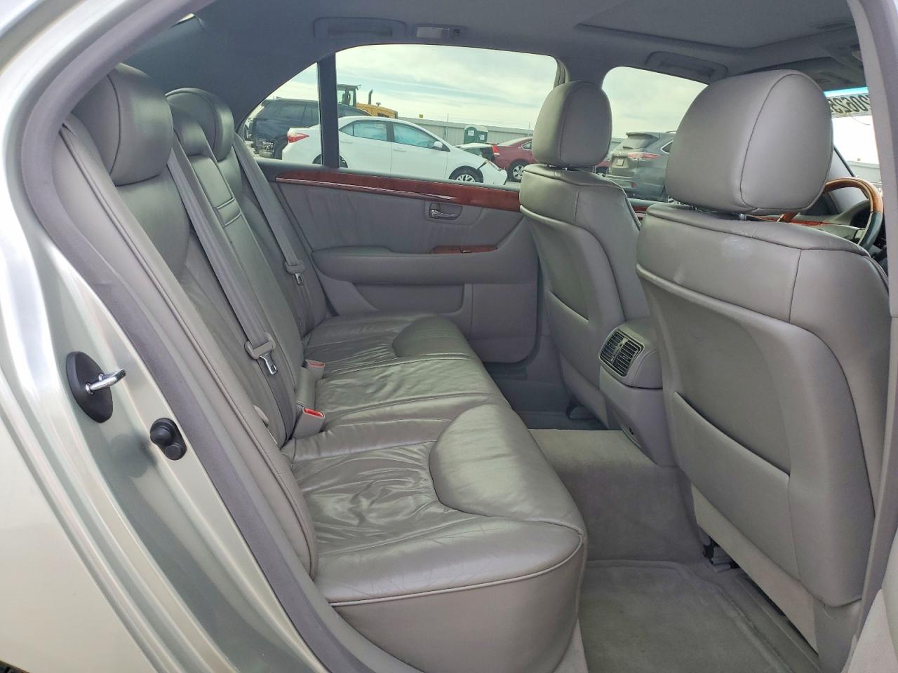 2002 LEXUS LS 430 photo 10
