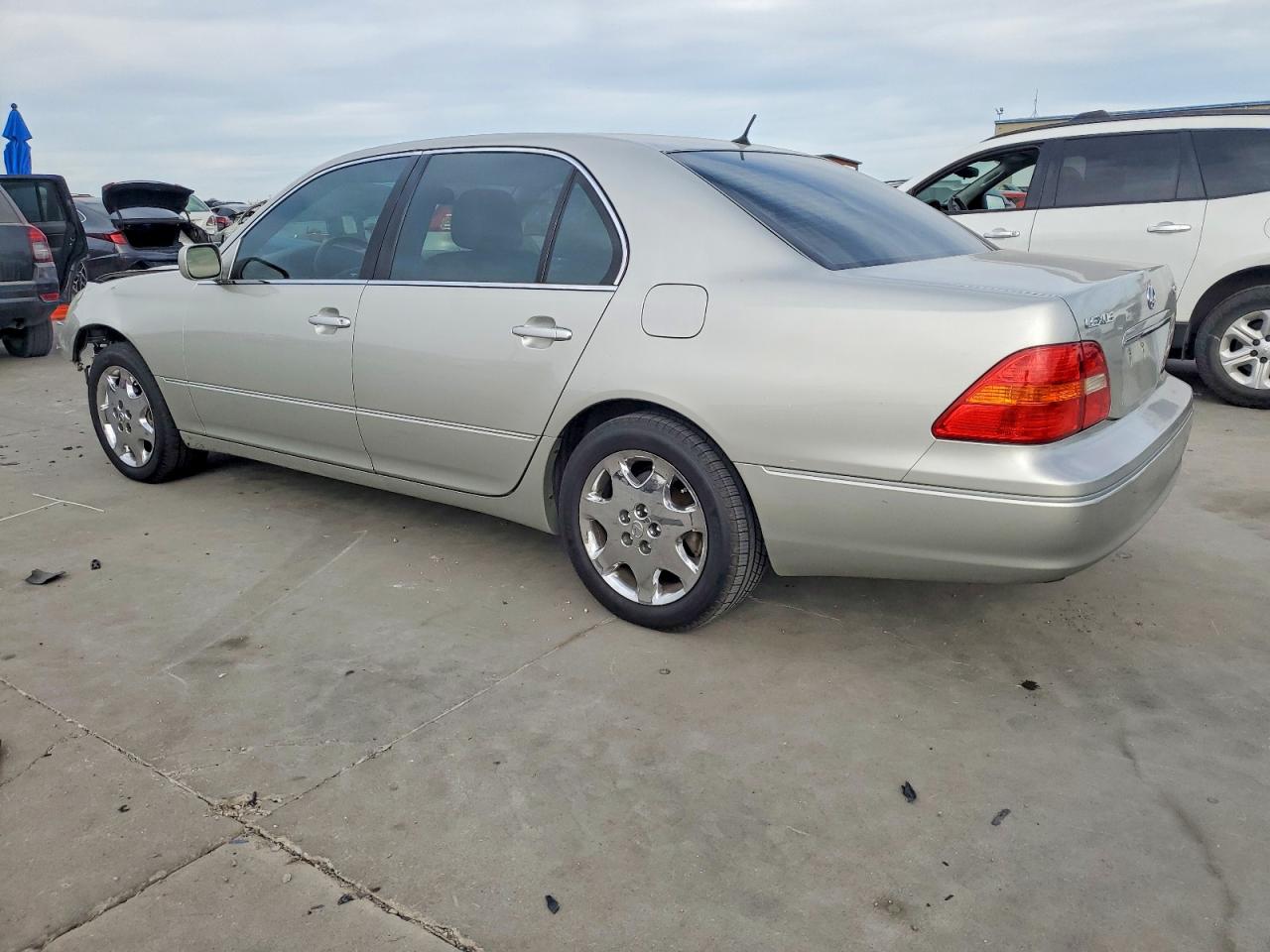2002 LEXUS LS 430 photo 2