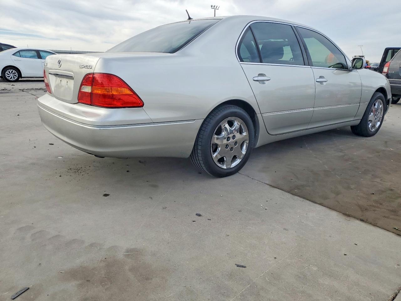 2002 LEXUS LS 430 photo 3