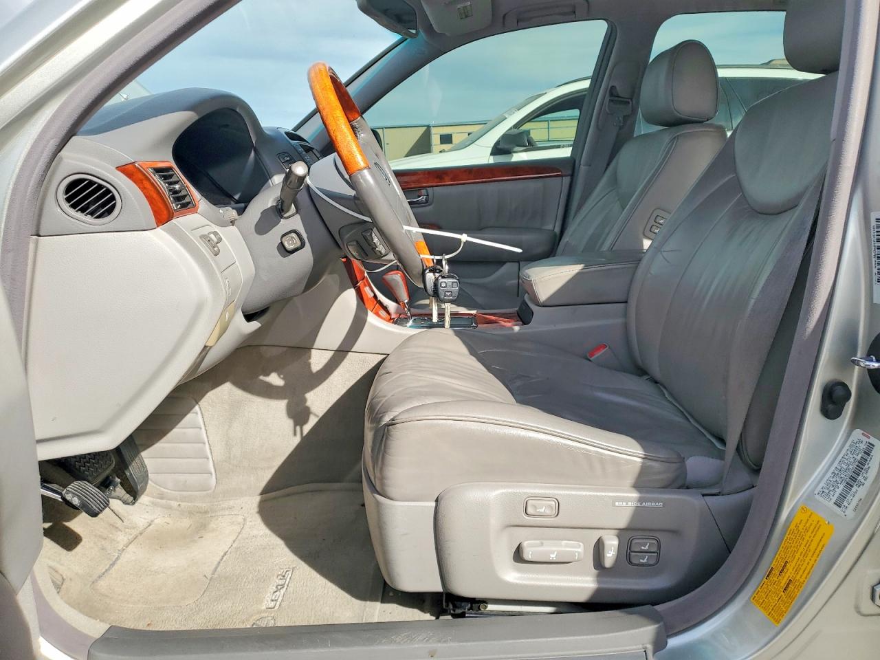 2002 LEXUS LS 430 photo 7
