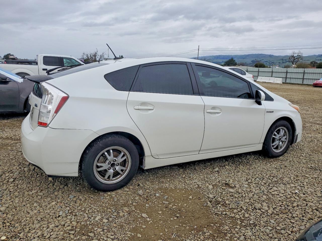 2011 TOYOTA PRIUS photo 3