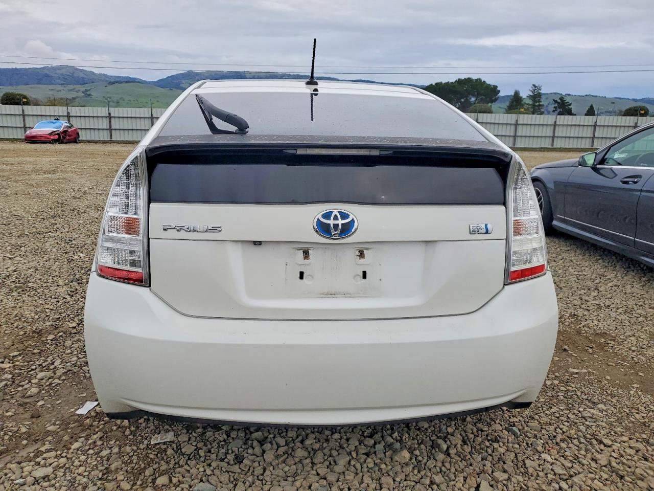 2011 TOYOTA PRIUS photo 6