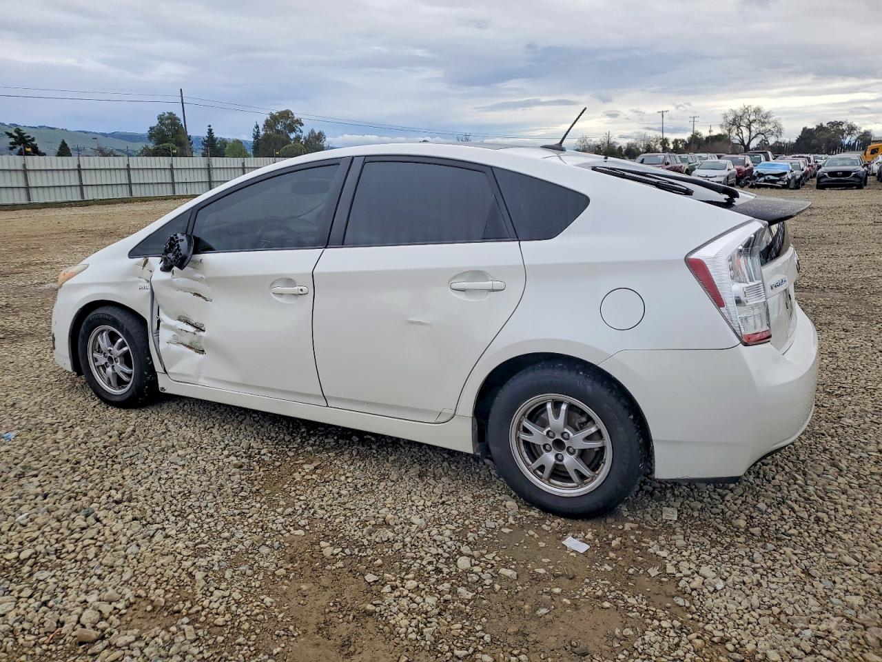 2011 TOYOTA PRIUS photo 2