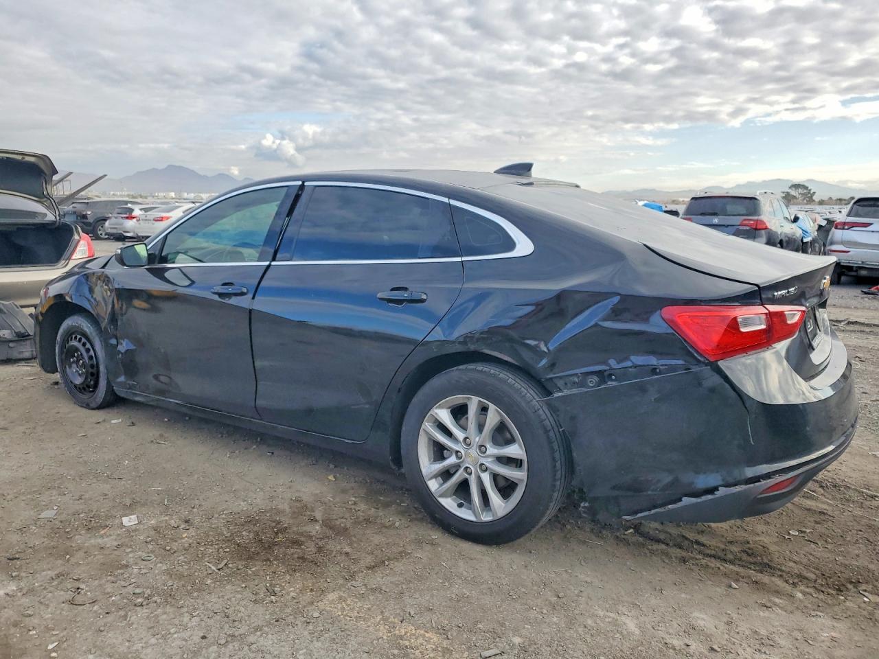 2018 CHEVROLET MALIBU LT photo 2