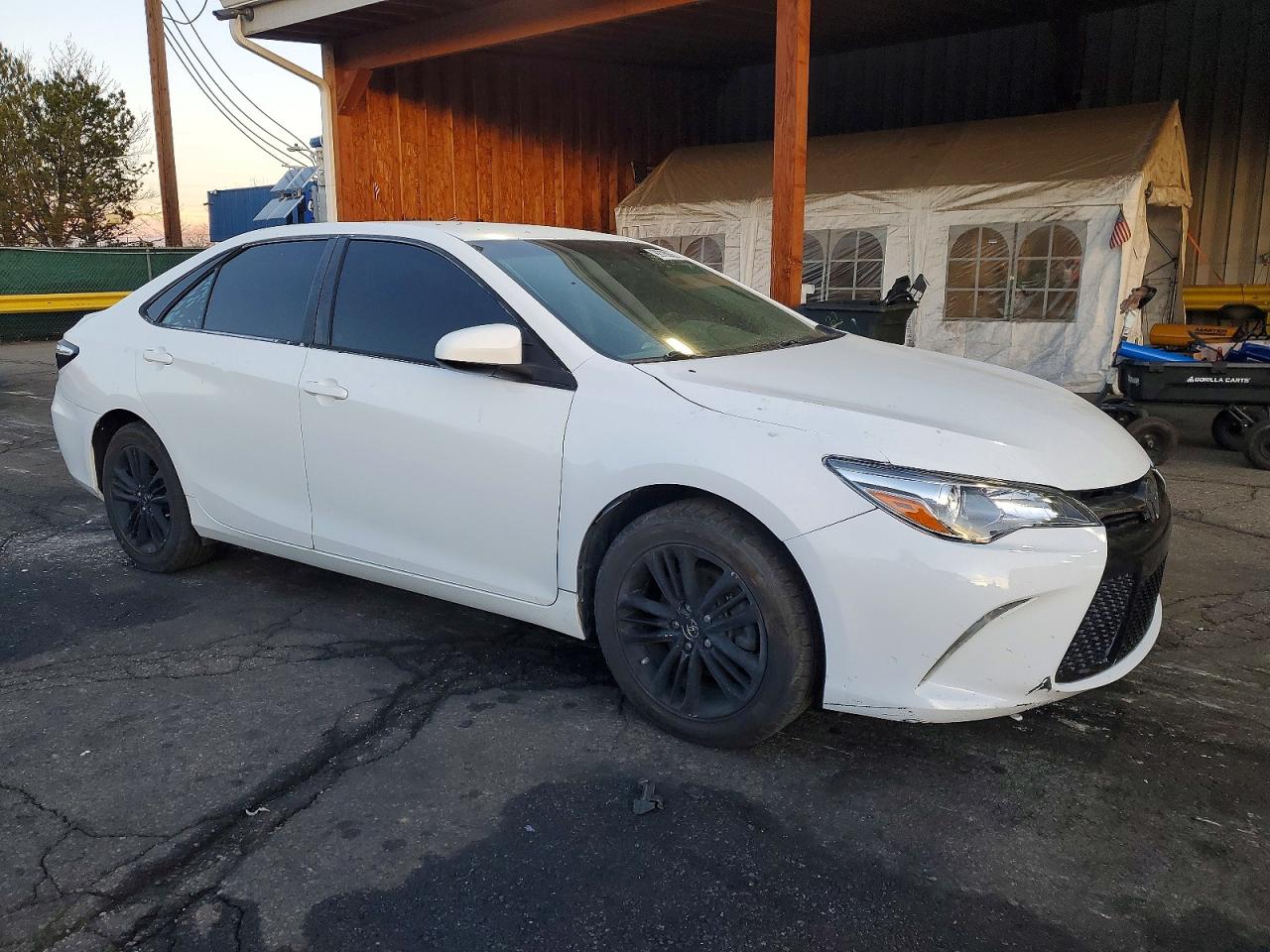 2015 TOYOTA CAMRY LE photo 4