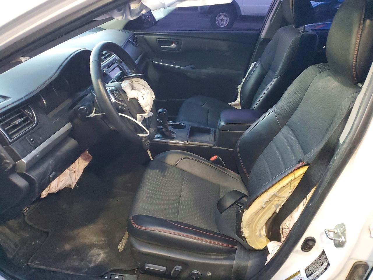 2015 TOYOTA CAMRY LE photo 7