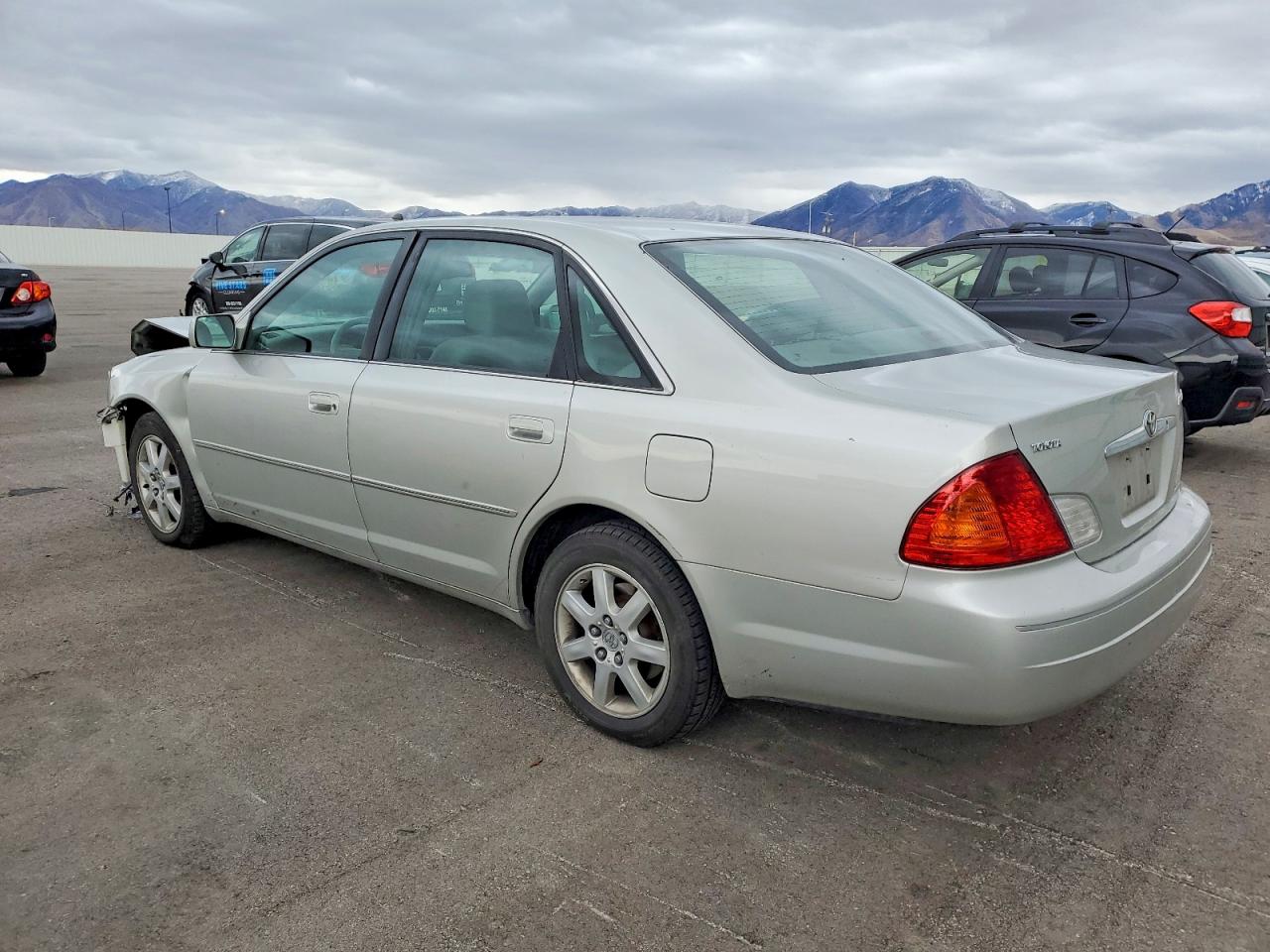 2002 TOYOTA AVALON XL photo 2