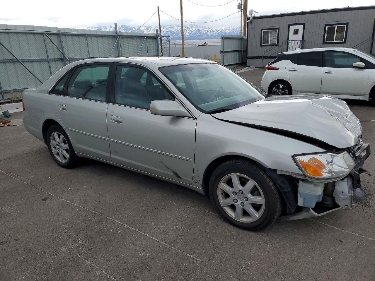 2002 TOYOTA AVALON XL photo 4