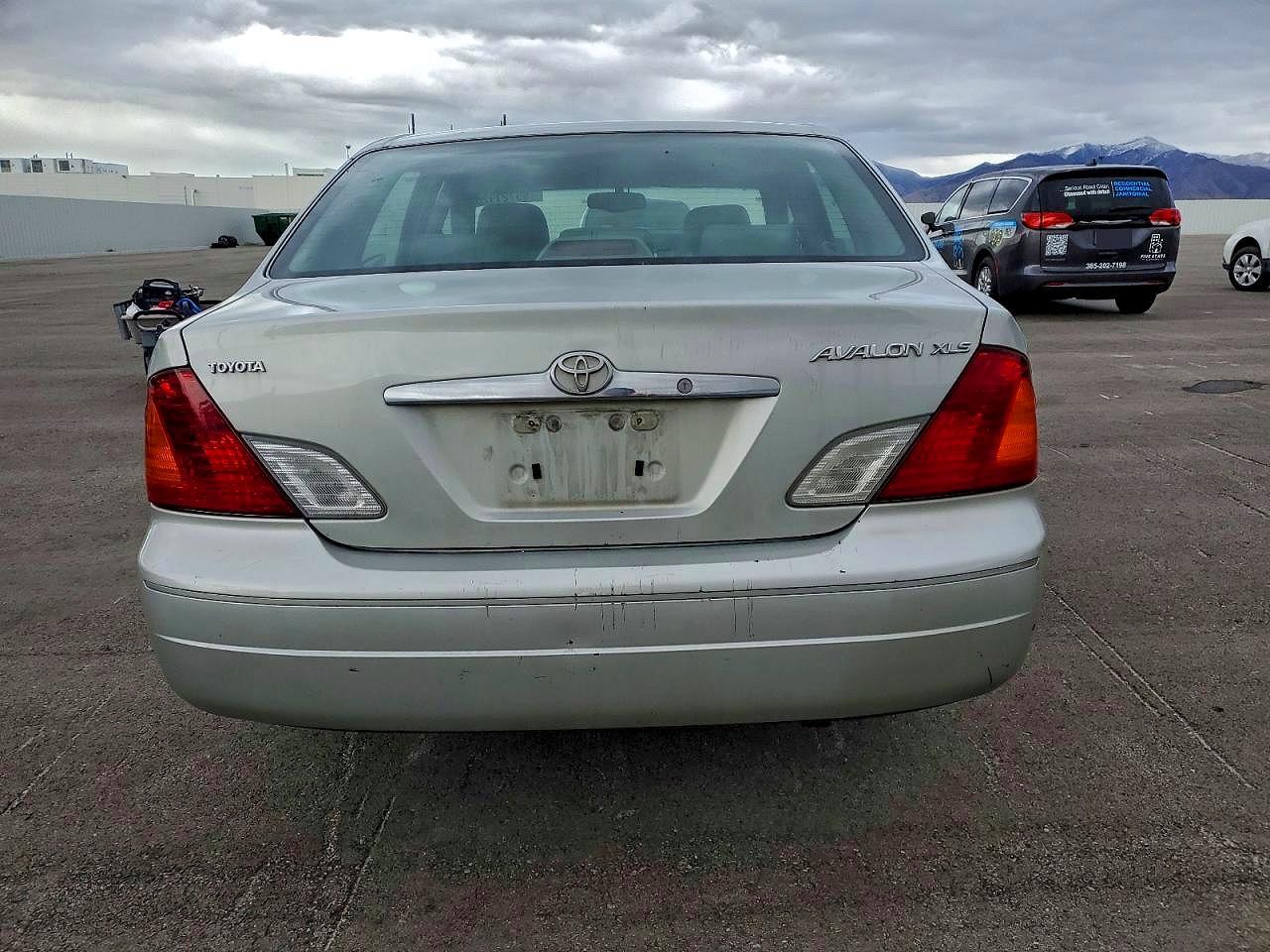 2002 TOYOTA AVALON XL photo 6