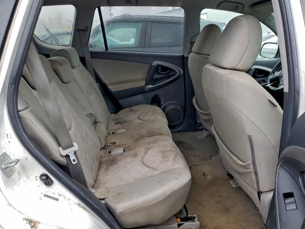 2011 TOYOTA RAV4 photo 11