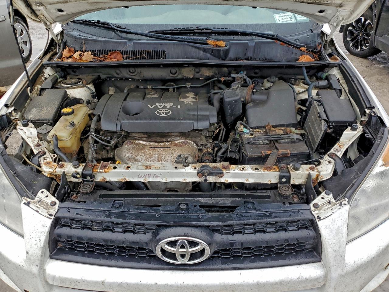 2011 TOYOTA RAV4 photo 12