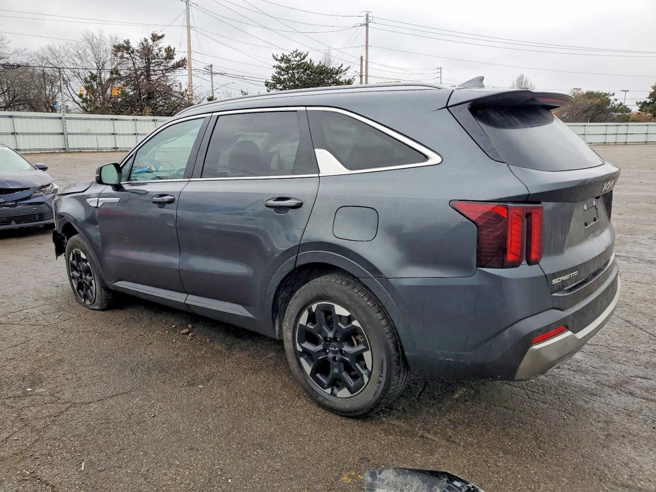 2024 KIA SORENTO S photo 2