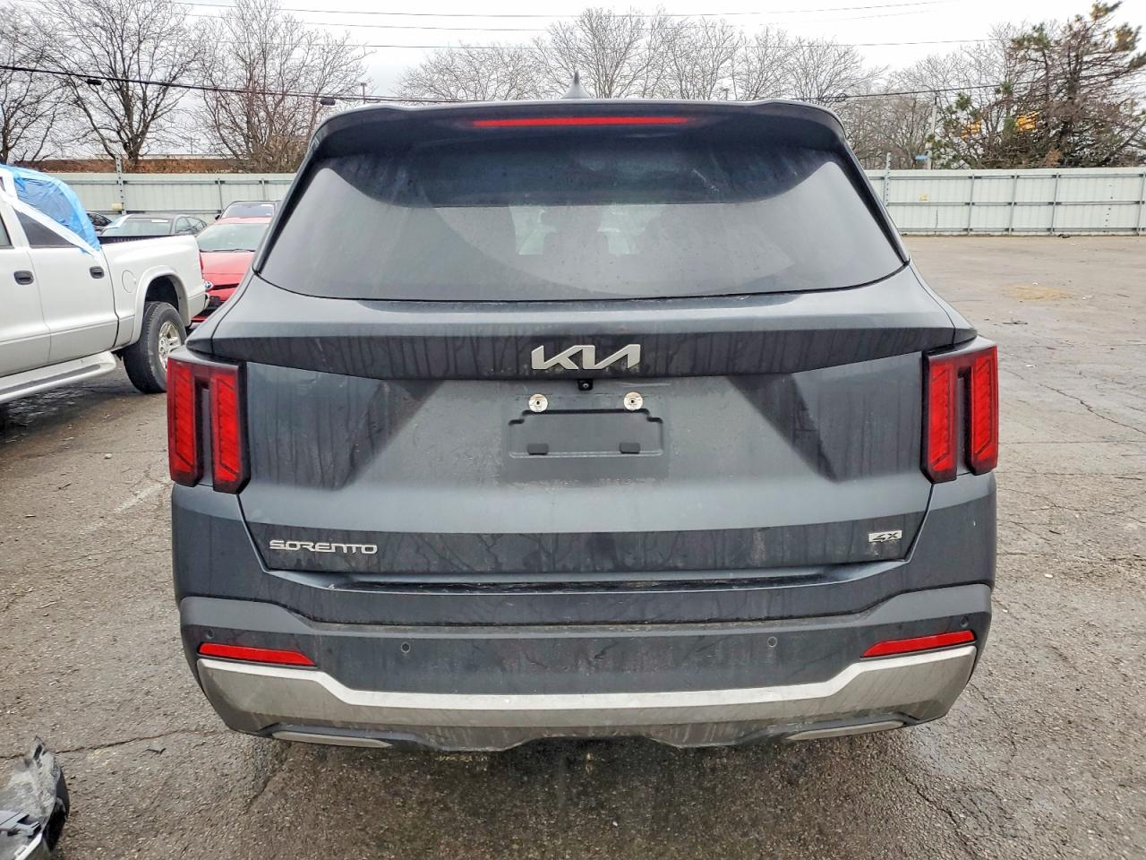 2024 KIA SORENTO S photo 6