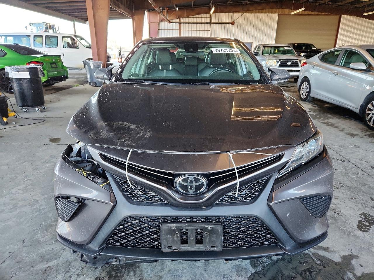 2020 TOYOTA CAMRY SE photo 5