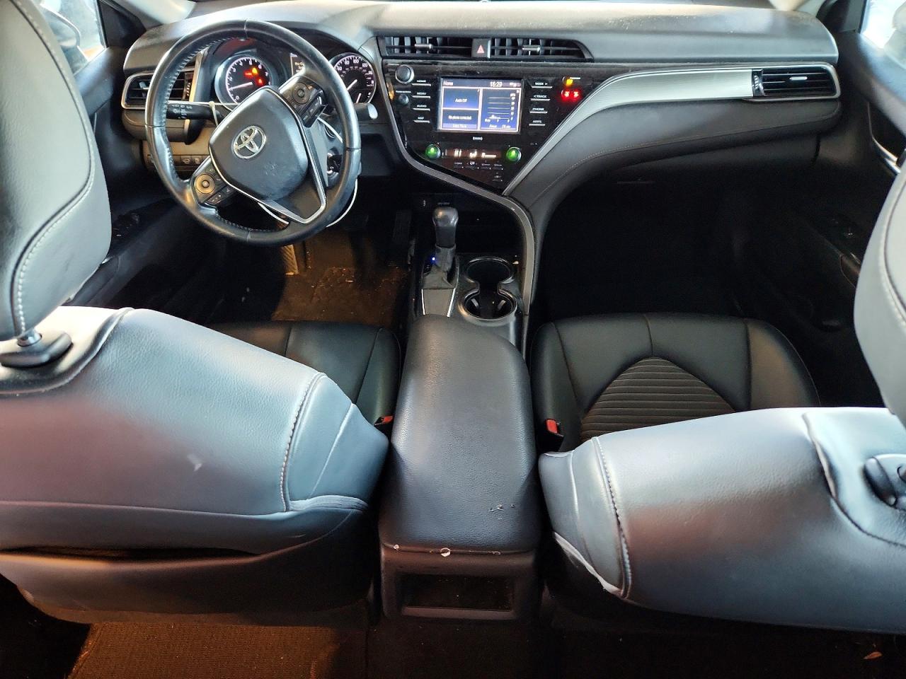 2020 TOYOTA CAMRY SE photo 8